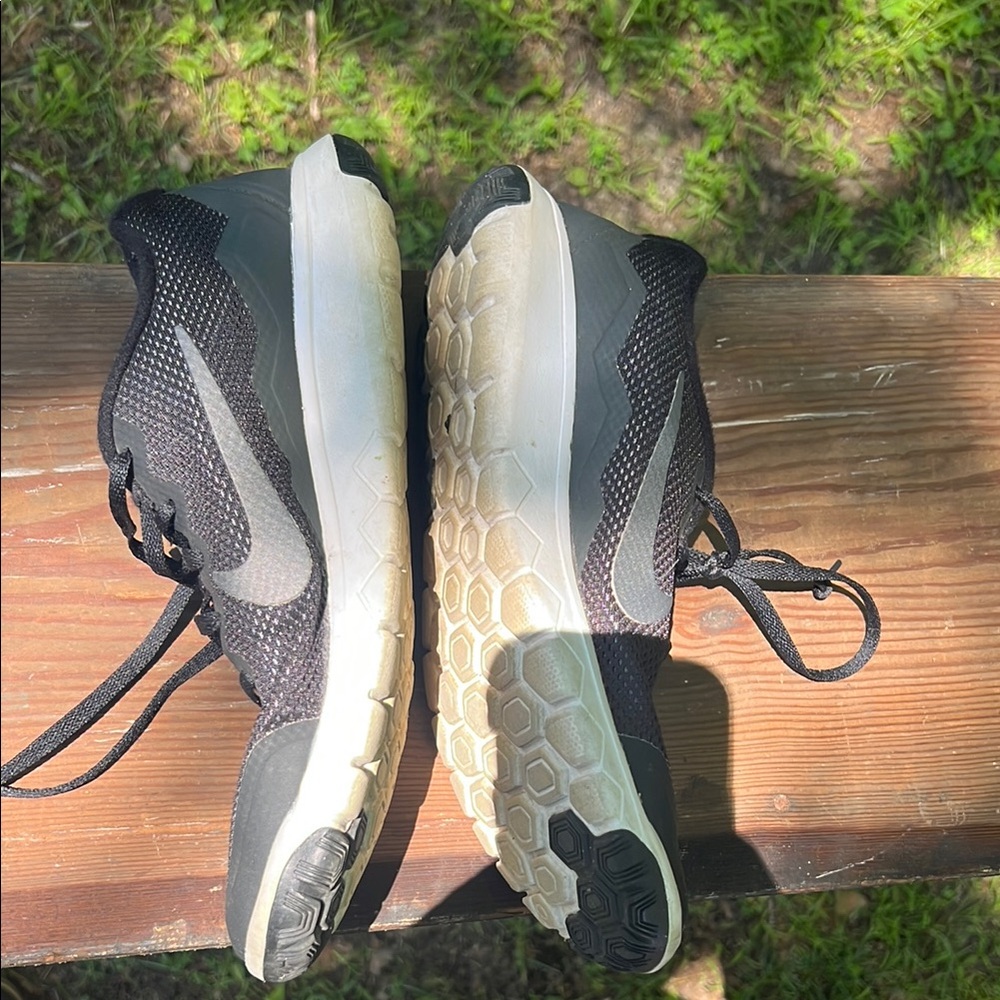 Nike Black Athletic Shoes Sleek Design Performance